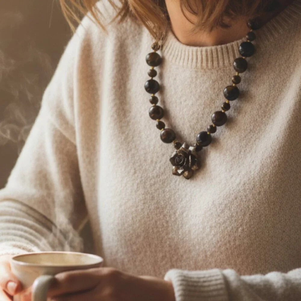 🖤 Patina Metal Flower Pendant & Black Gemstone Necklace - High Quality Piece
